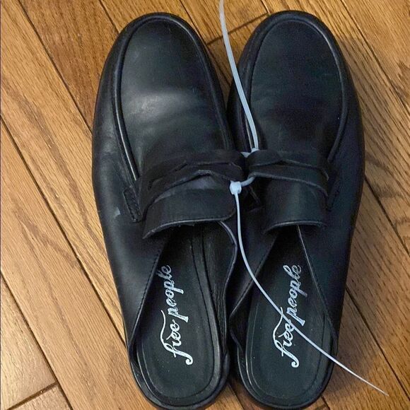Free People Black Leather Mules Comfortable Slip-On Design - Picture 1 of 3